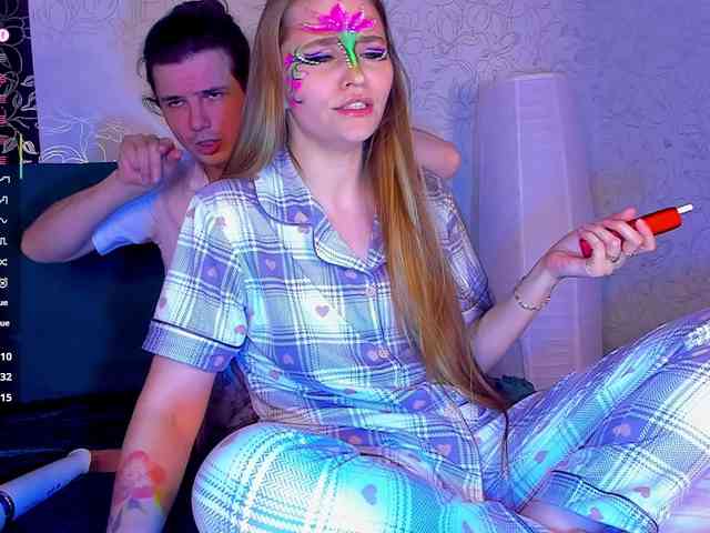 FuckinHotCouple webcam