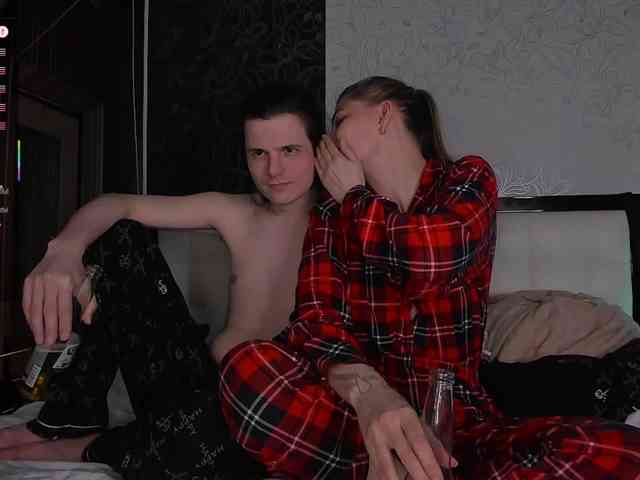 FuckinHotCouple webcam