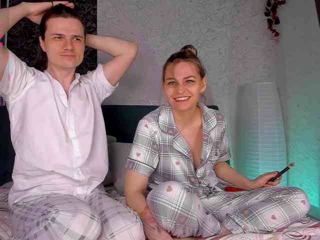 FuckinHotCouple webcam