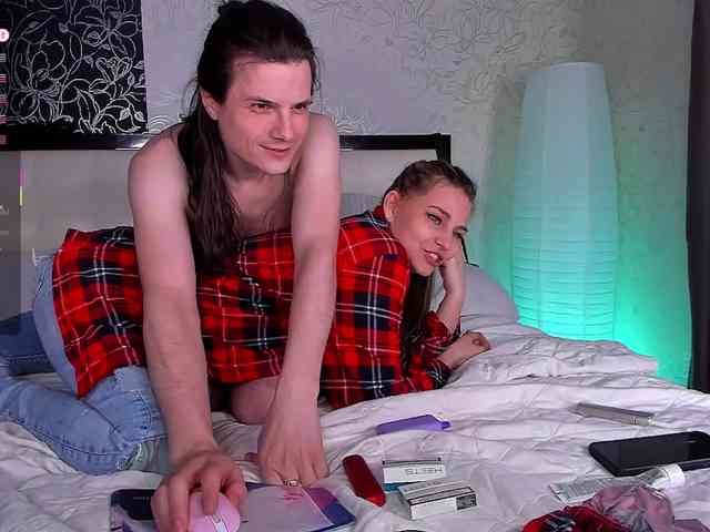 FuckinHotCouple webcam