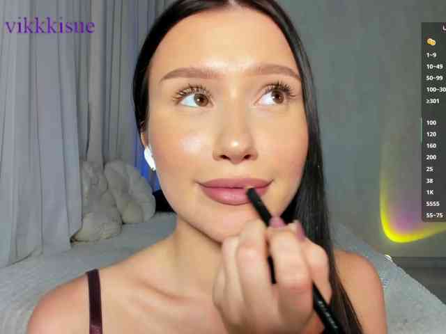 Модель: vikisue