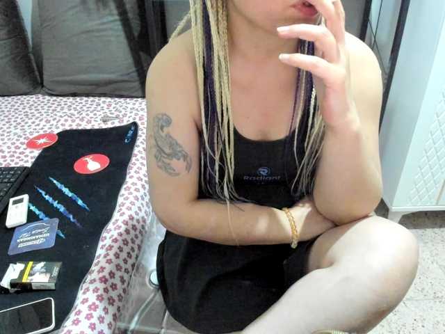 Bisexyeliz35 live cam on BongaCams
