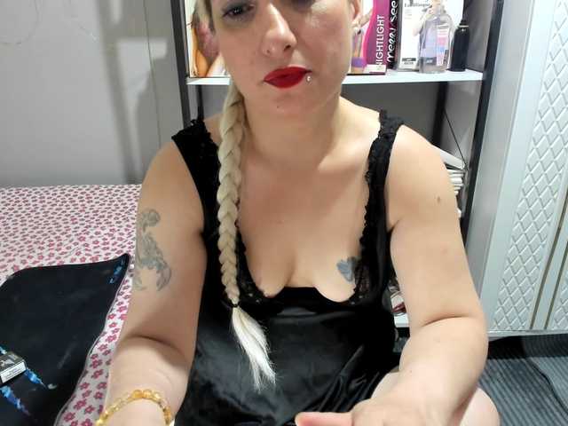 Bisexyeliz35 live cam on BongaCams