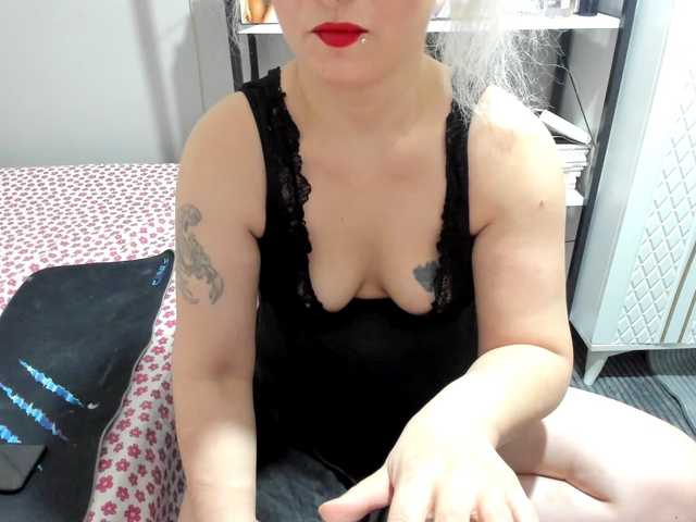 Bisexyeliz35 live cam on BongaCams