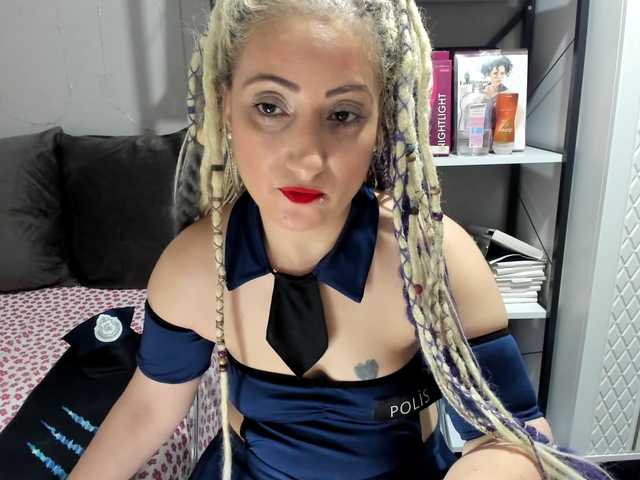 Bisexyeliz35 live cam on BongaCams
