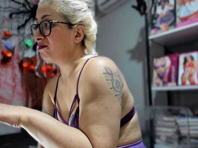 Bisexyeliz35 live cam on BongaCams