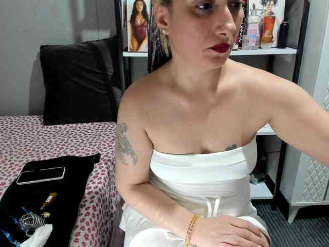 Bisexyeliz35 webcam