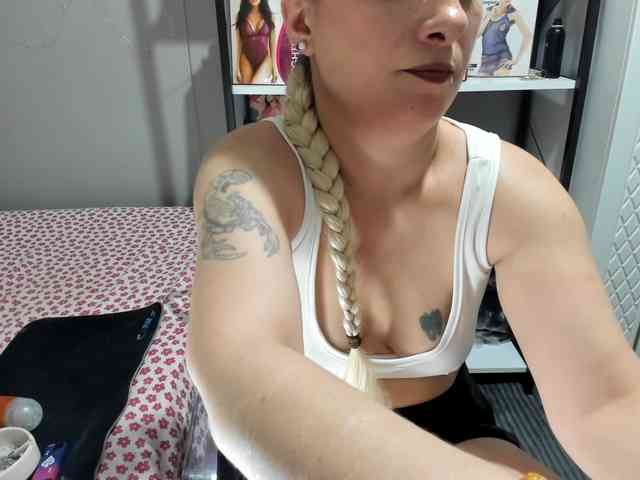 Bisexyeliz35 webcam