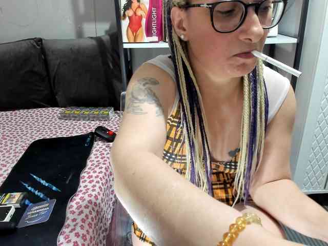 Bisexyeliz35 webcam