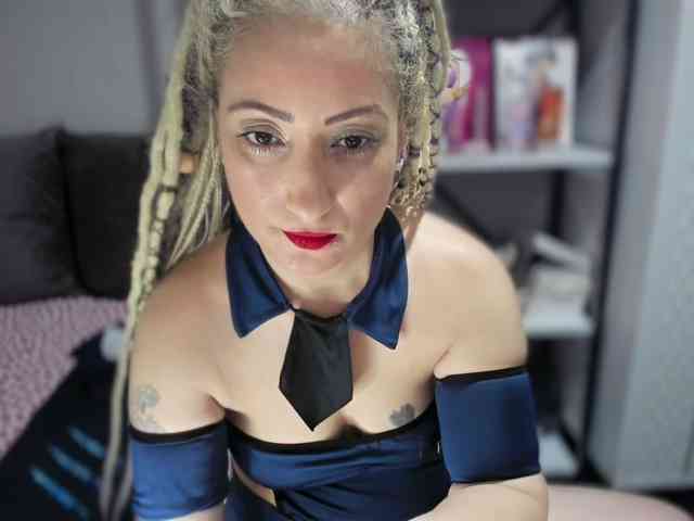 Bisexyeliz35 webcam