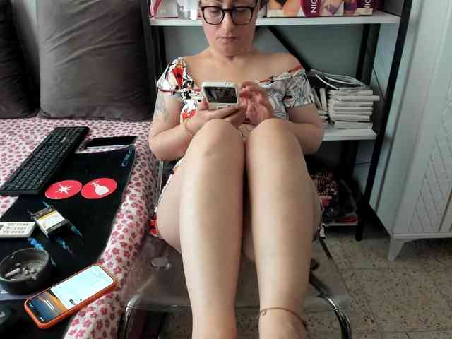 Bisexyeliz35 webcam