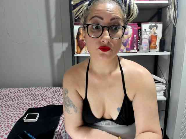 Bisexyeliz35 webcam