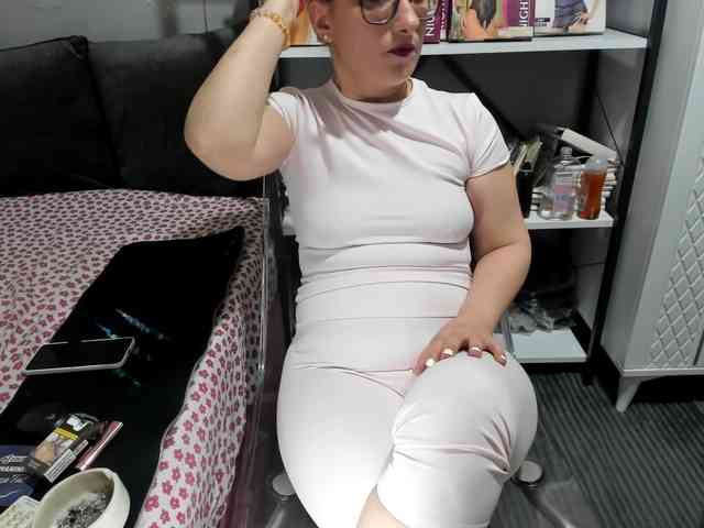 Bisexyeliz35 webcam