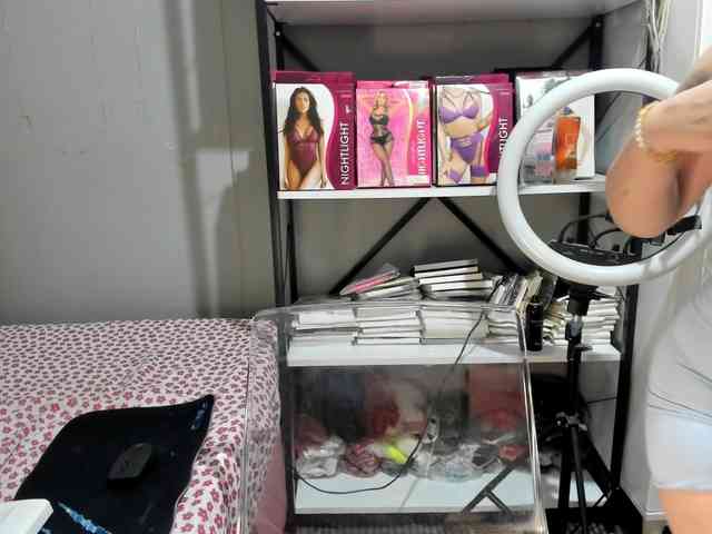 Bisexyeliz35 webcam