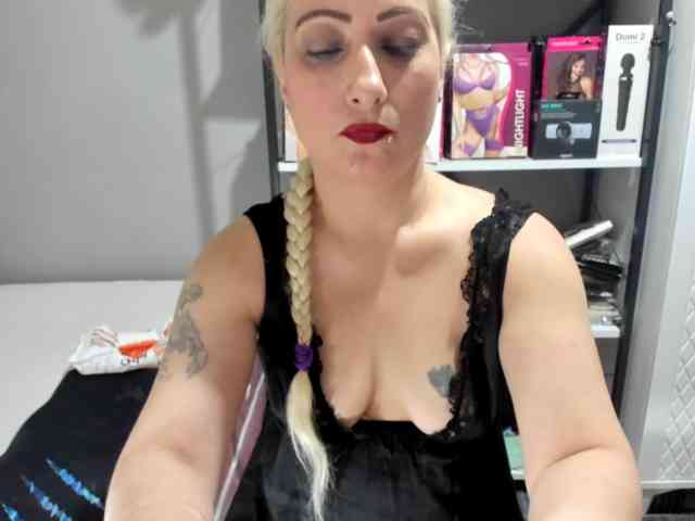 Bisexyeliz35 webcam