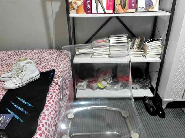 Bisexyeliz35 webcam