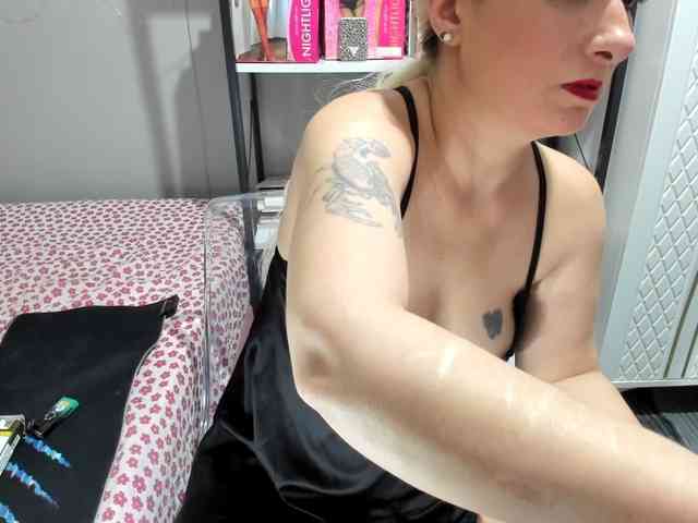 Bisexyeliz35 webcam