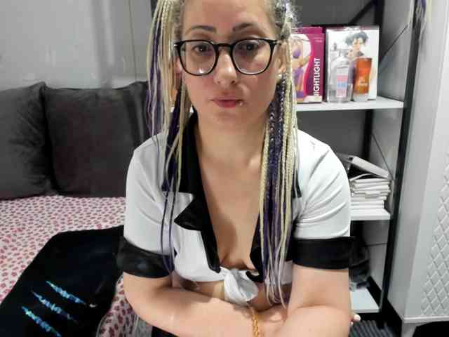 Bisexyeliz35 webcam