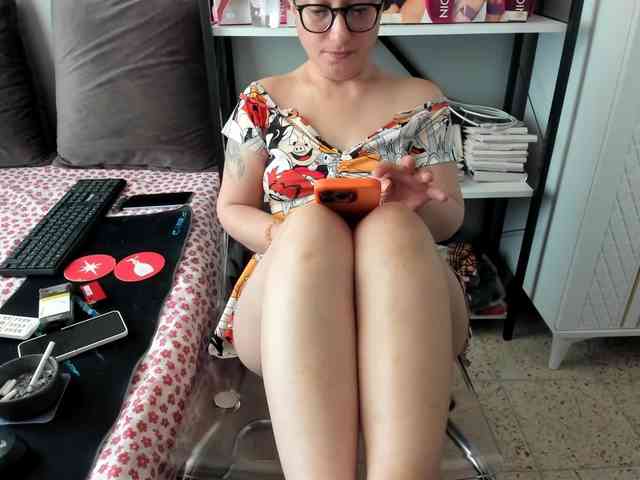 Bisexyeliz35 webcam