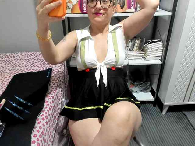 Bisexyeliz35 webcam