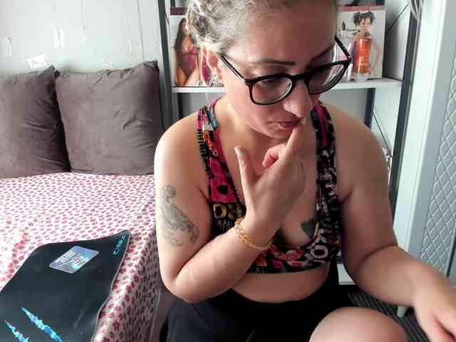 Bisexyeliz35 webcam