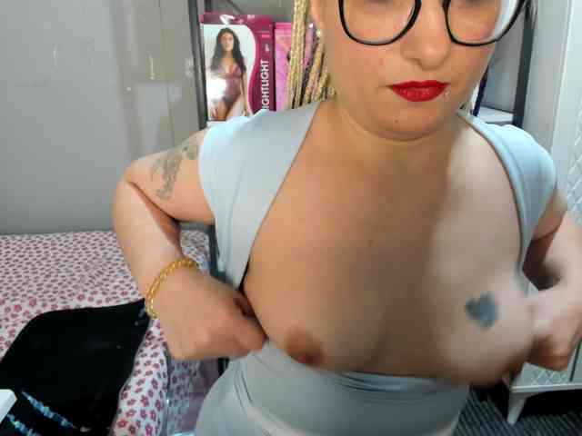 Bisexyeliz35 Live Webcam on BongaCams