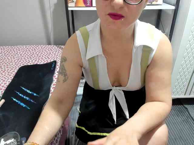 Bisexyeliz35 webcam
