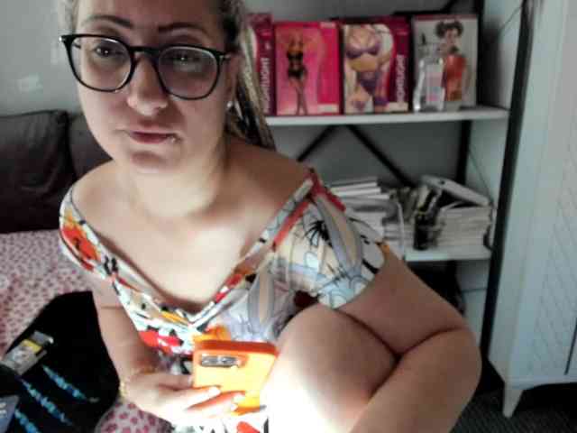 Bisexyeliz35 webcam