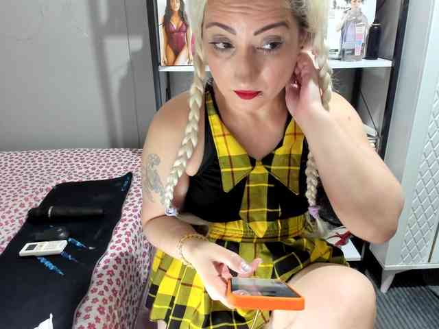 Bisexyeliz35 webcam