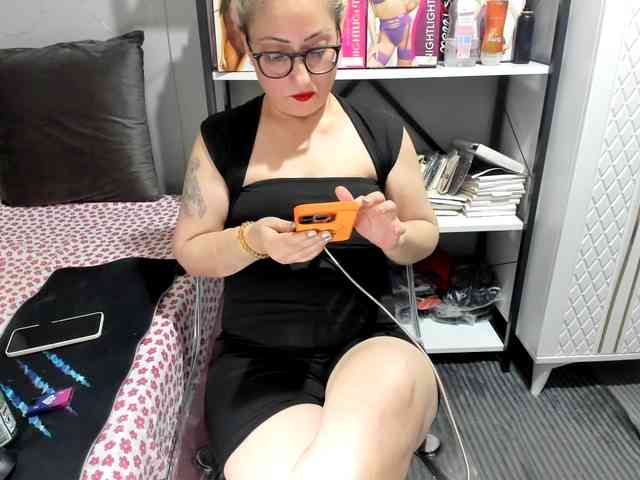 Bisexyeliz35 webcam