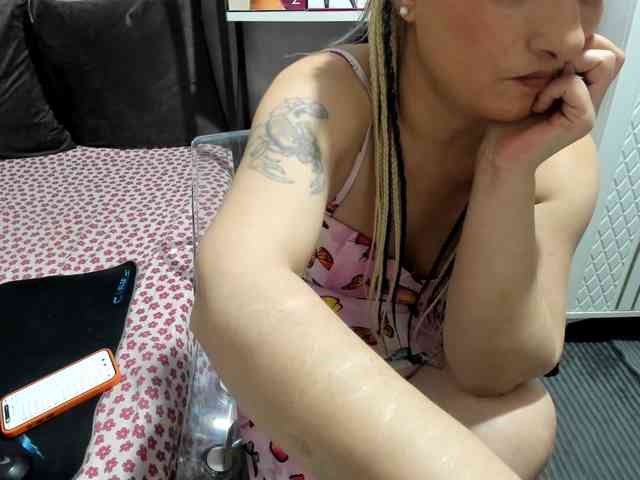 Bisexyeliz35 webcam