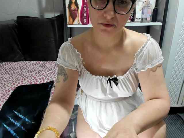 Bisexyeliz35 webcam