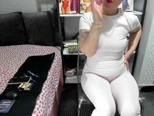 Bisexyeliz35 webcam