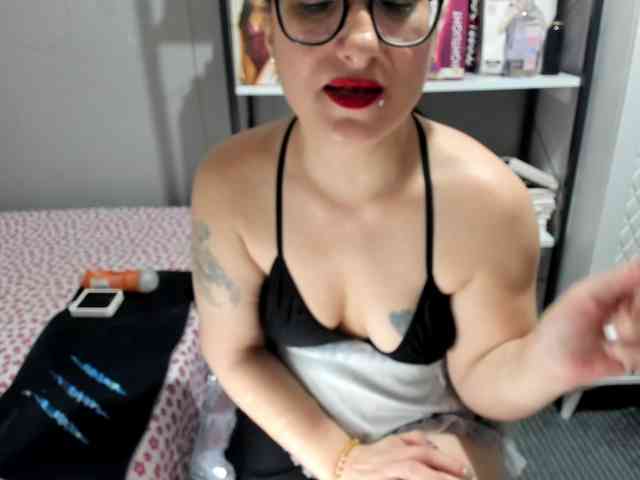 Bisexyeliz35 webcam