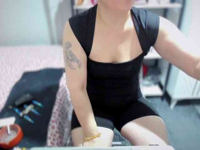Bisexyeliz35 webcam