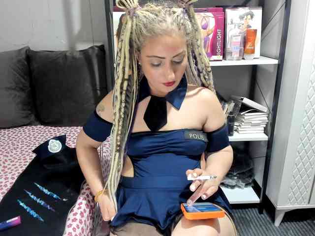 Bisexyeliz35 webcam