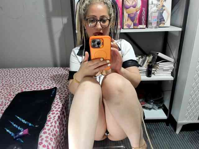 Bisexyeliz35 webcam