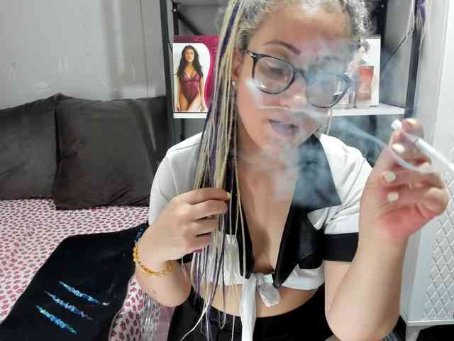 Bisexyeliz35 webcam