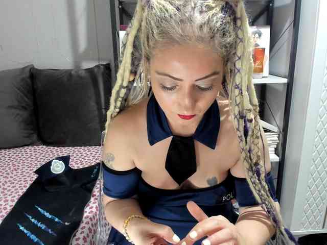 Bisexyeliz35 webcam