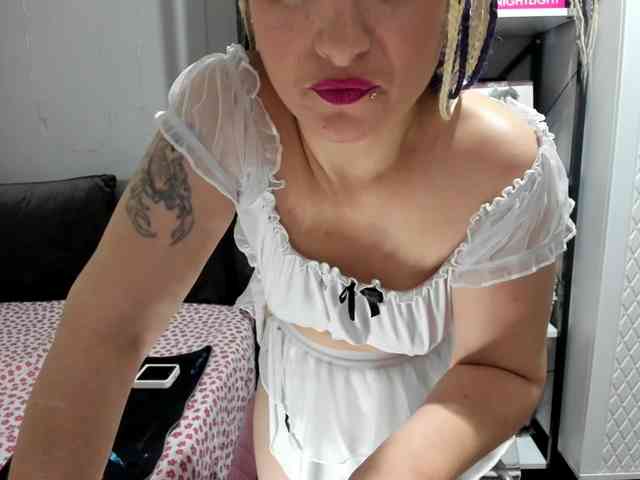 Bisexyeliz35 webcam