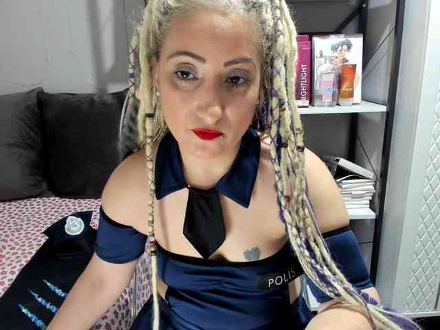 Bisexyeliz35 webcam