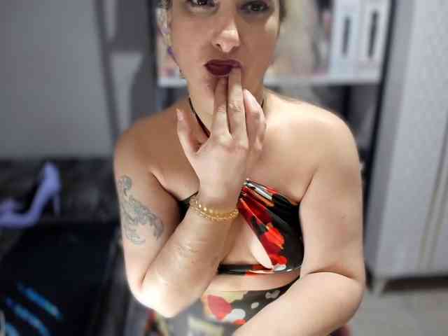 Bisexyeliz35 webcam