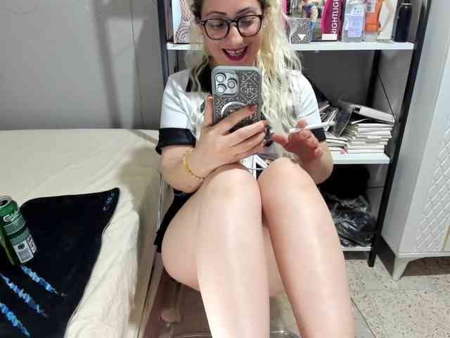 Bisexyeliz35 webcam