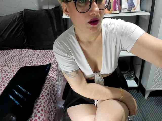 Bisexyeliz35 webcam