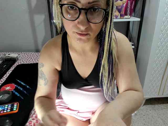 Bisexyeliz35 webcam