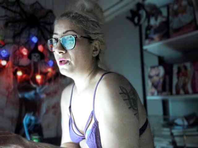 Bisexyeliz35 webcam