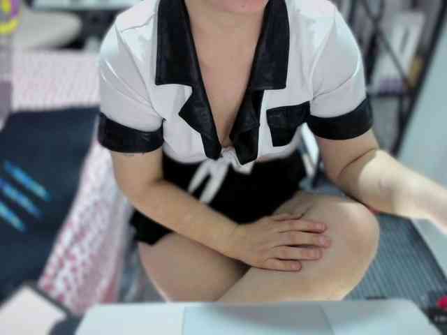 Bisexyeliz35 webcam
