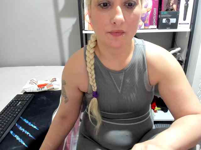 Bisexyeliz35 webcam