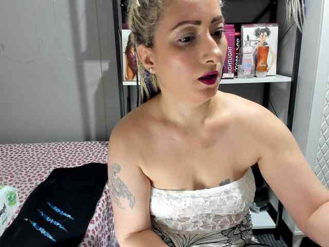 Bisexyeliz35 webcam