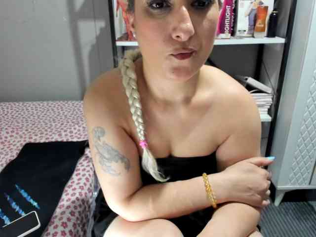Bisexyeliz35 webcam